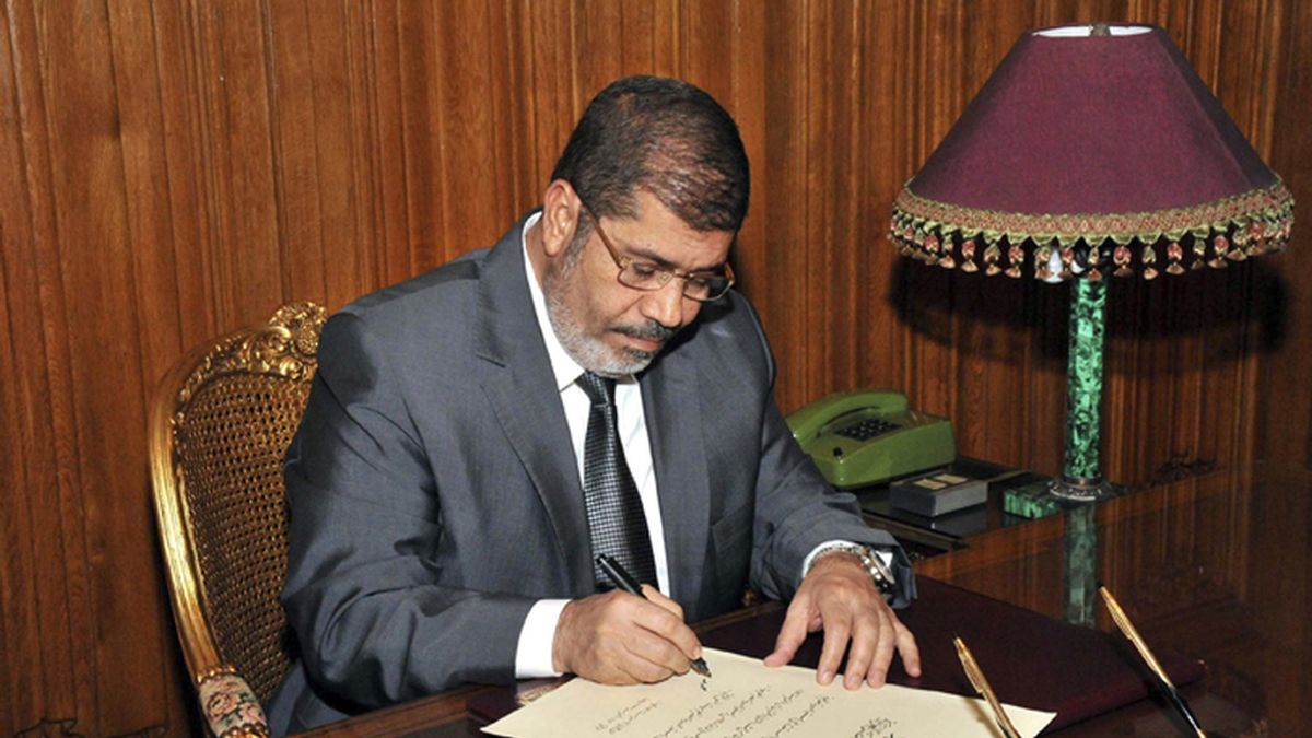 Morsi firma el decreto que sanciona la nueva Constitución de Egipto