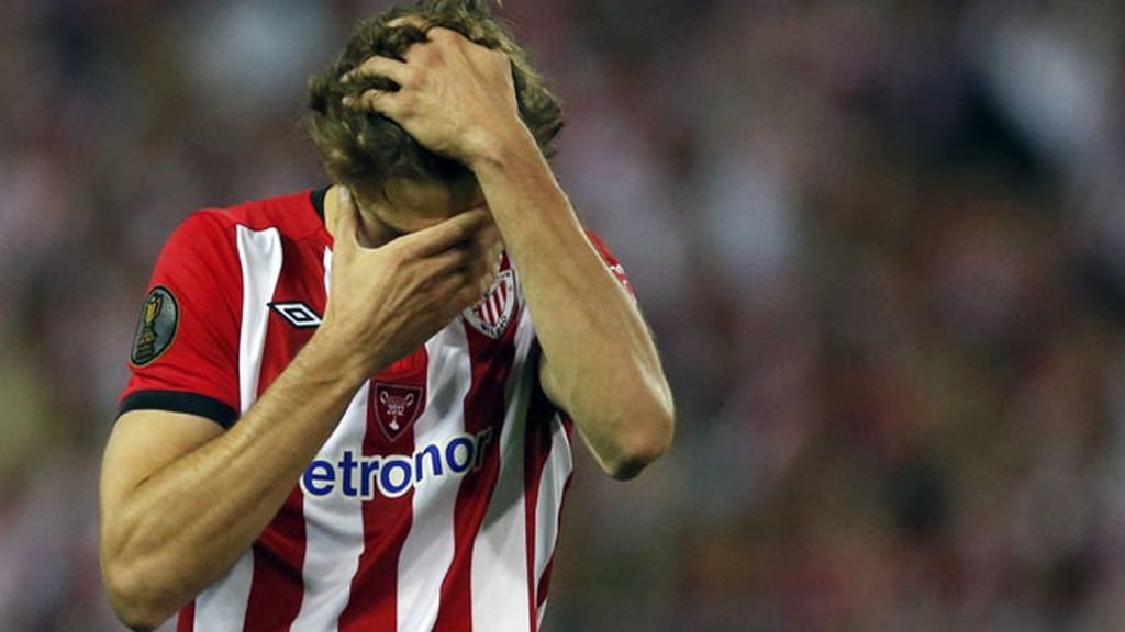 El delantero del Athletic Club Fernando Llorente deseperado
