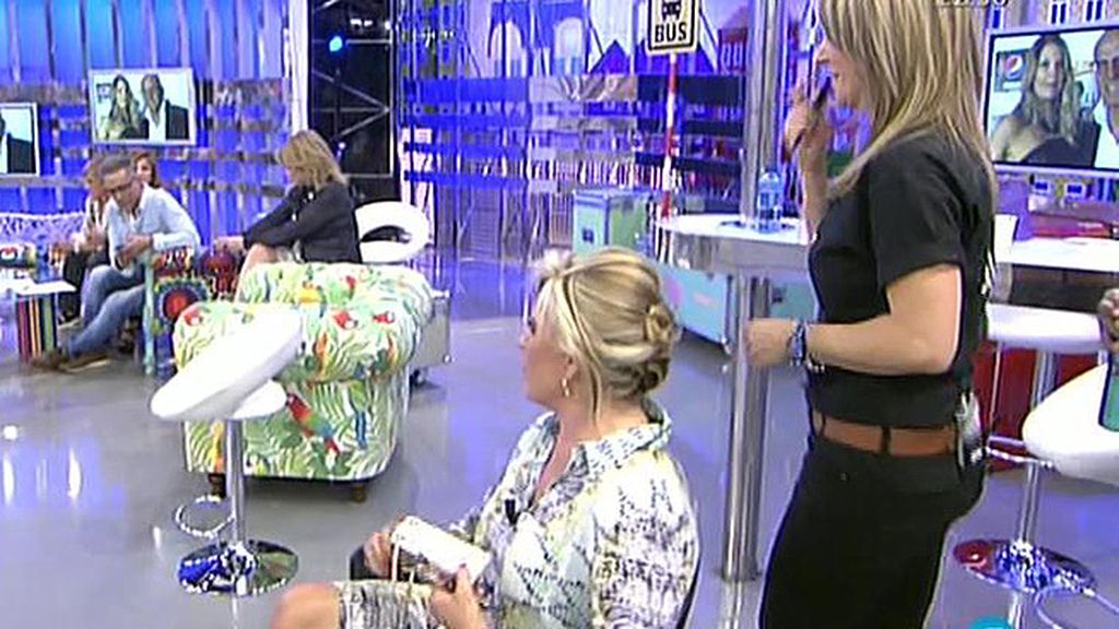 Tras elegir vestidos, la colaboradora de 'Sálvame' prueba peinados