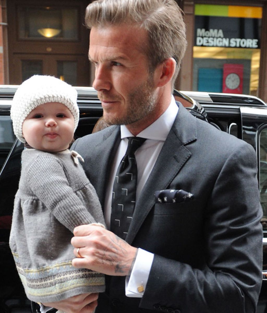 'Lengüetazo' en el 'Soho' neoyorquino de la pequeña Beckham a los periodistas