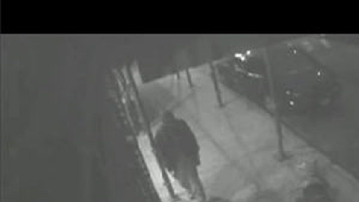 El hombre permaneció agonizando más de una hora tumbado en una acera sin ercibir el auxilio de los peatones que pasaban. FOTO: NEW YORK POST El hombre permaneció agonizando más de una hora tumbado en una acera sin ercibir el auxilio de los peatones que pasaban. FOTO: NEW YORK POST