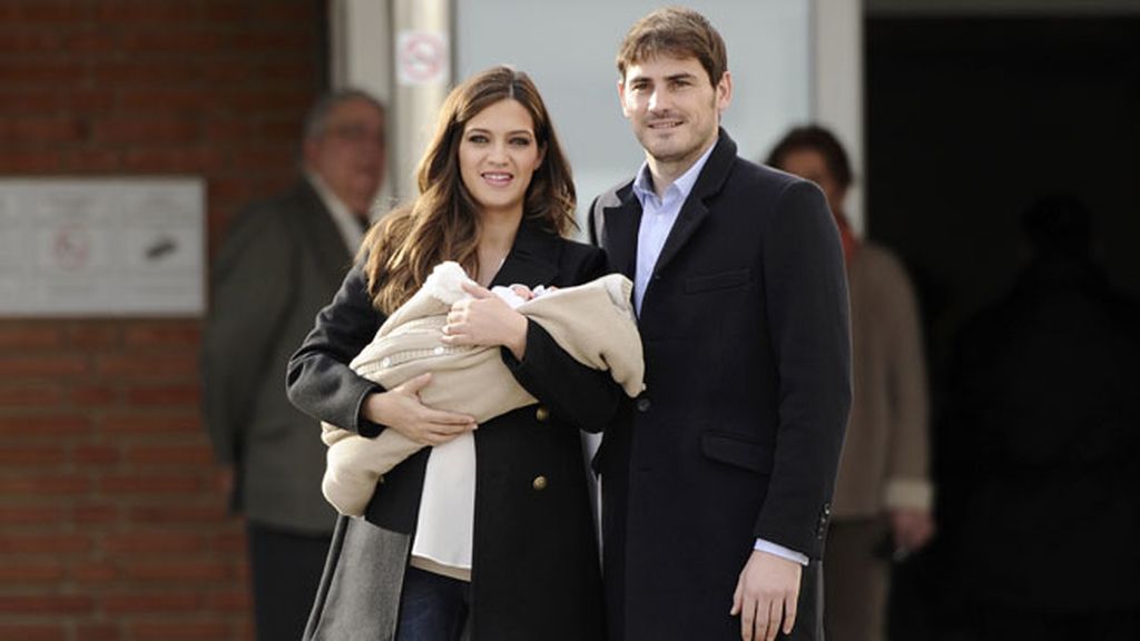 ¡Iker Casillas y Sara Carbonero nos presentan a su hijo Martín!