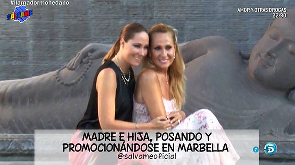 Madre e hija posan en Marbella