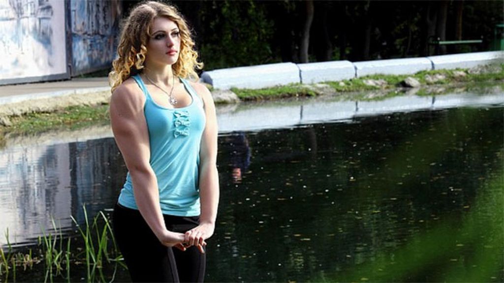 Una muñeca con cuerpo de Hulk