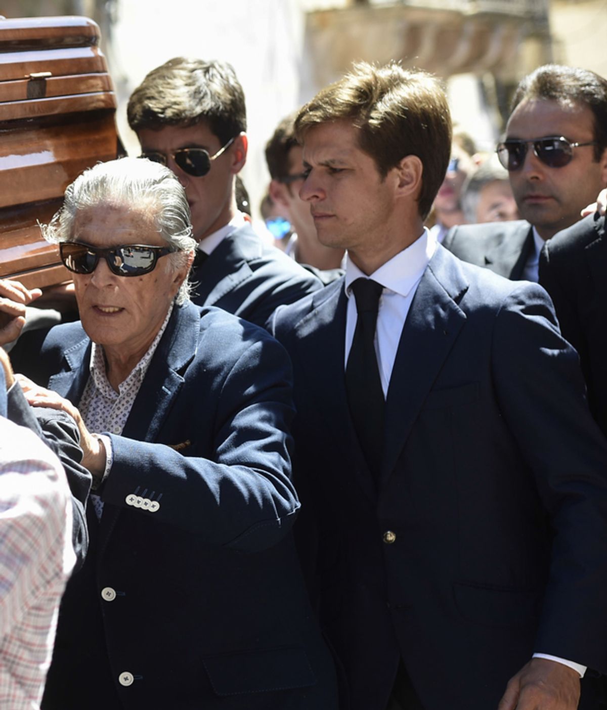 Enrique Ponce, Jaime Ostos y el Juli, en el funeral de Víctor Barrio