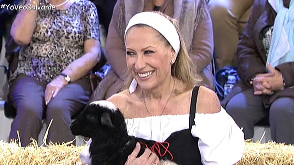 Los colaboradores se disfrazan y recrean el pesebre