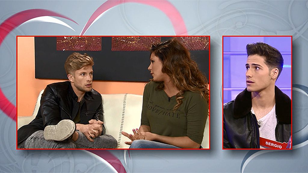 Carlos se ha colado en la cita de Alba y Sergio