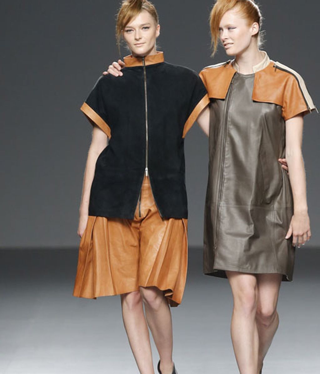 Rojos brillantes y colores de la tierra