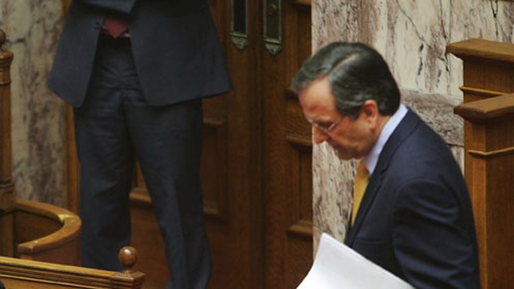 Samaras abandona el estrado del parlamento griego ante Papandreu