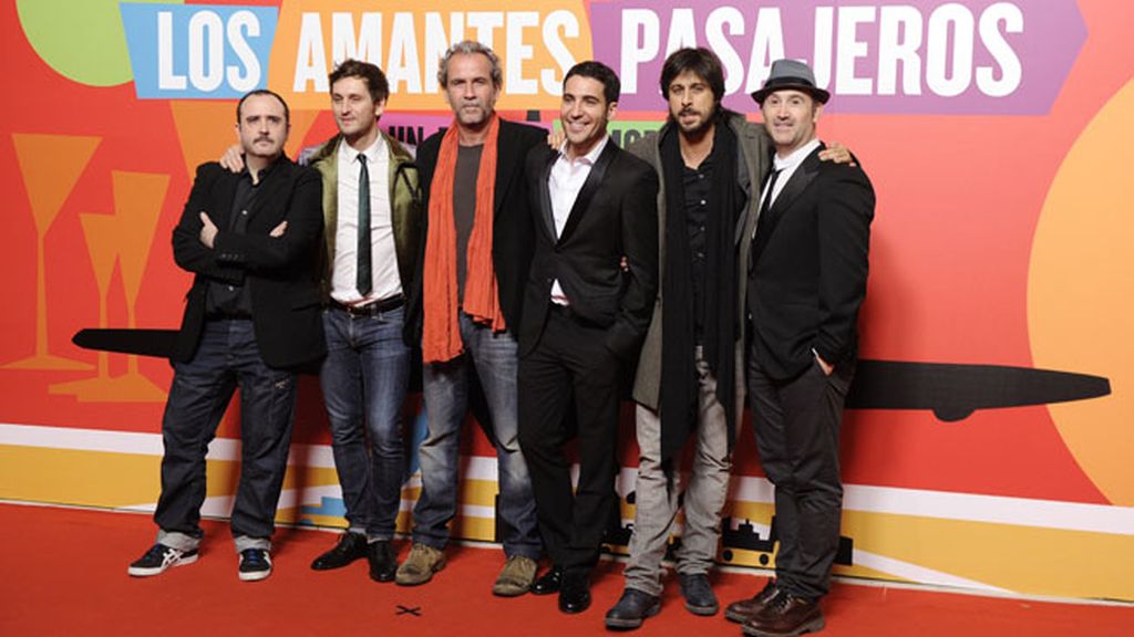 Los chicos del film juan a su director