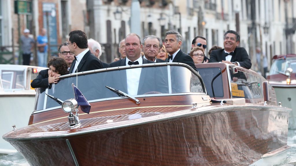 George Clooney y Amal Alamuddin junto a los invitados el día de su boda