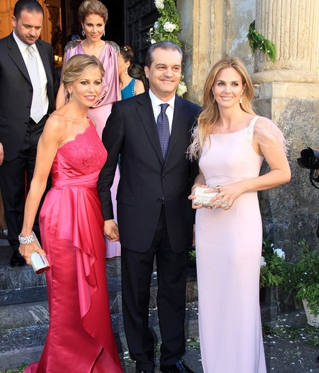 Genoveva Casanova acompañada del matrimonio García