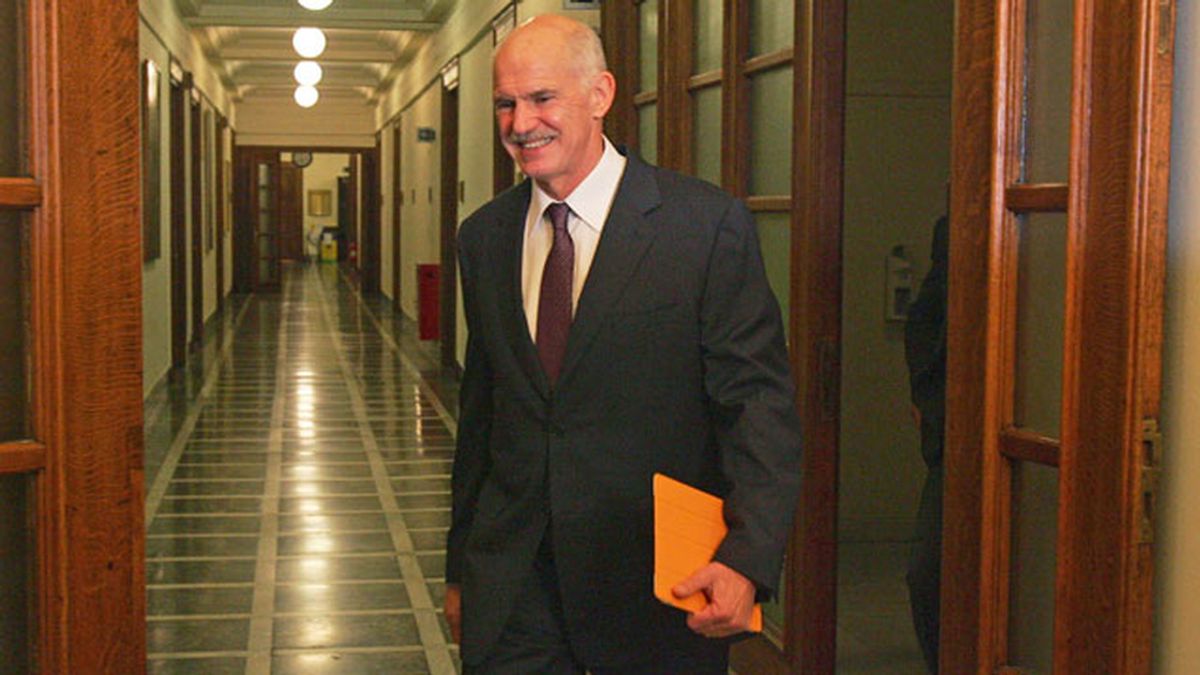 Papandreu no da marcha atrás sobre el referéndum
