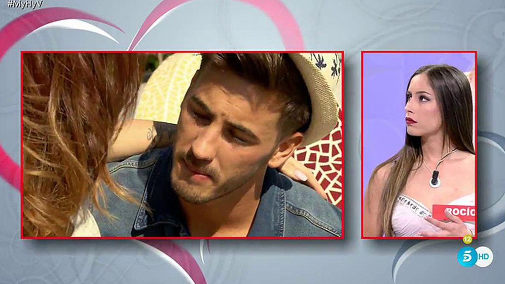 Melody no se resiste a los besos de Iván