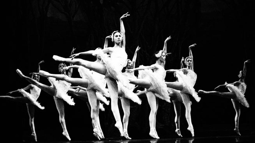 El ensayo general de 'El Lago de los Cisnes' de Alonso, foto a foto