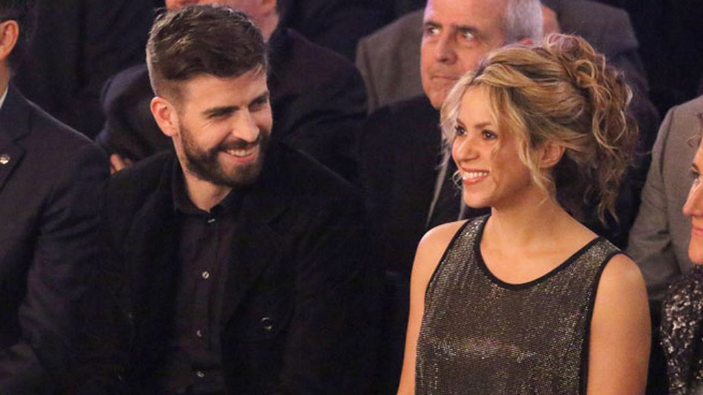 Así mimó Shakira a Piqué tras emocionarse al dedicarle un premio a sus padres
