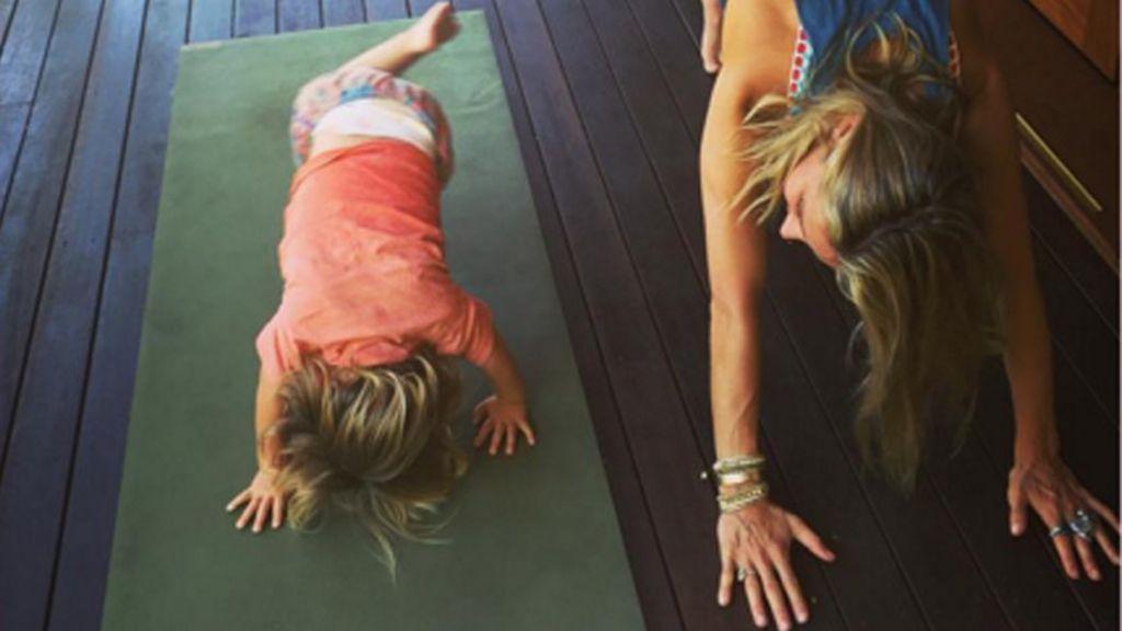Elsa Pataky, monitora de yoga para tus hijos