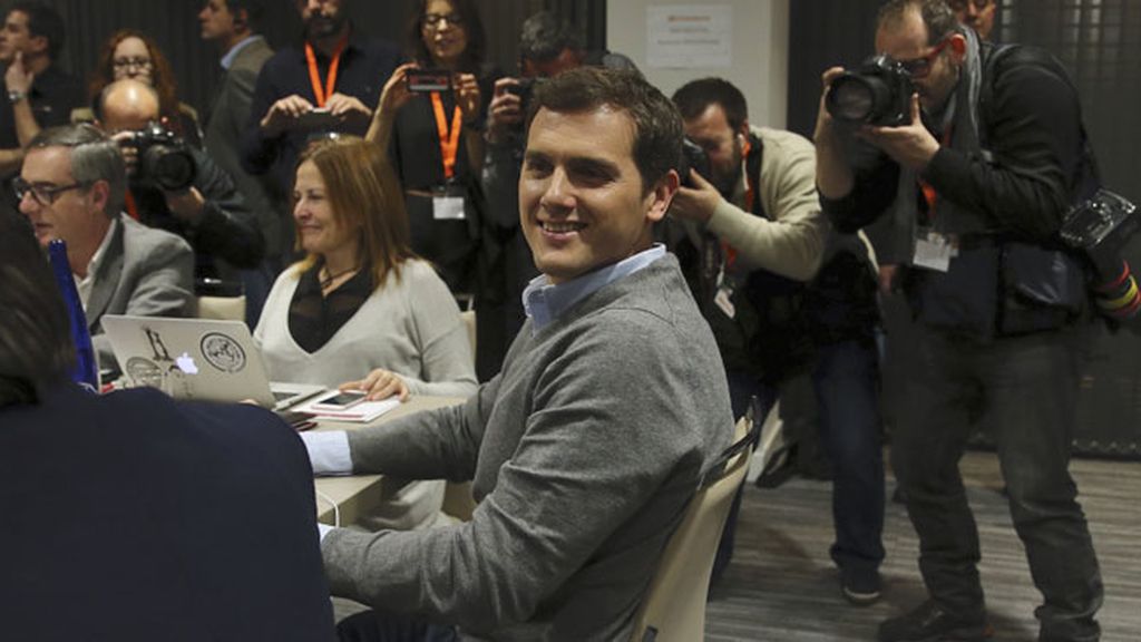 Albert Rivera con los miembros de su candidatura en el hotel Eurobuilding de Madrid