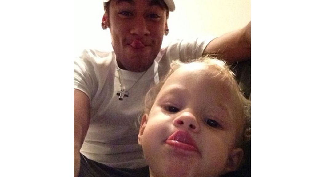 Neymar y el pequeño David Lucca