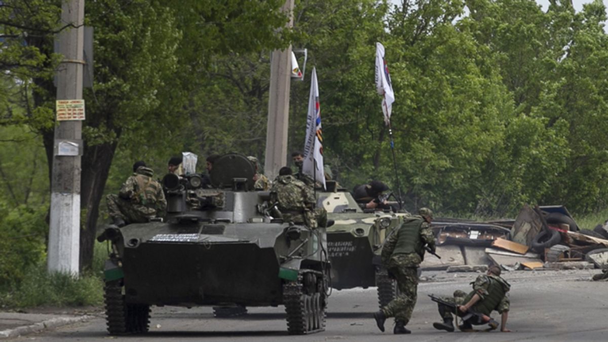 Duros enfrentamientos entre tropas ucranianas y milicias prorrusas en Slaviansk