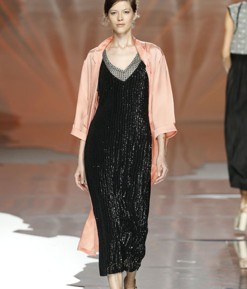 Siluetas fluidas y prints marineros