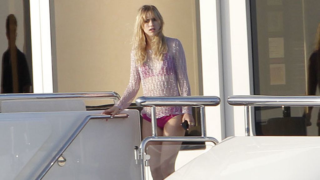 La modelo Suki Waterhouse fue una de las invitadas al cumpleaños de Cara