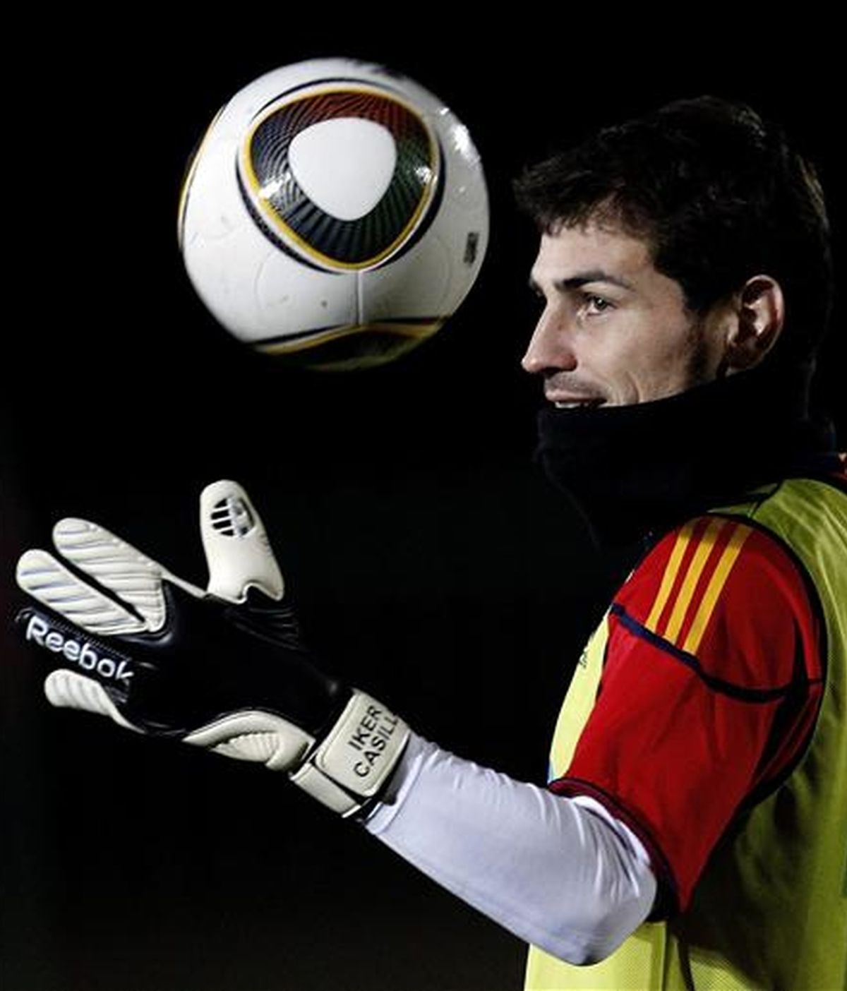 El guardameta de la selección española, Iker Casillas, durante el entrenamiento que los jugadores españoles realizaron ayer Pochtefsroom. EFE/Archivo