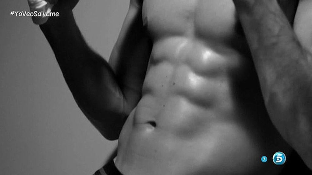 El futbolista demuestra en una sesión de fotos lo bien que lleva los 30