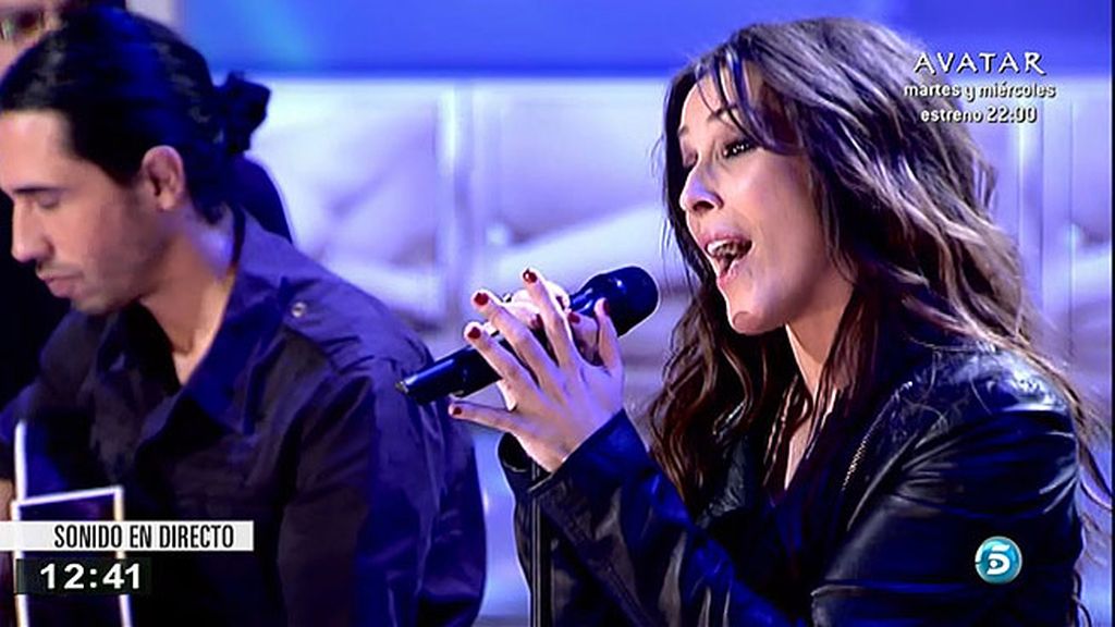 Malú: "Si afrontas las adversidades con una sonrisa, siguen siendo difíciles pero son más llevaderas"