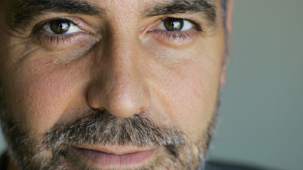 Unos meses después, también con 46 años, estaba igual de atractivo con barba