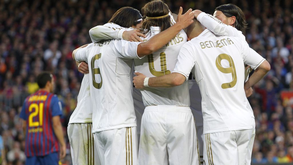 El Real Madrid celebra la primera parte del encuentro