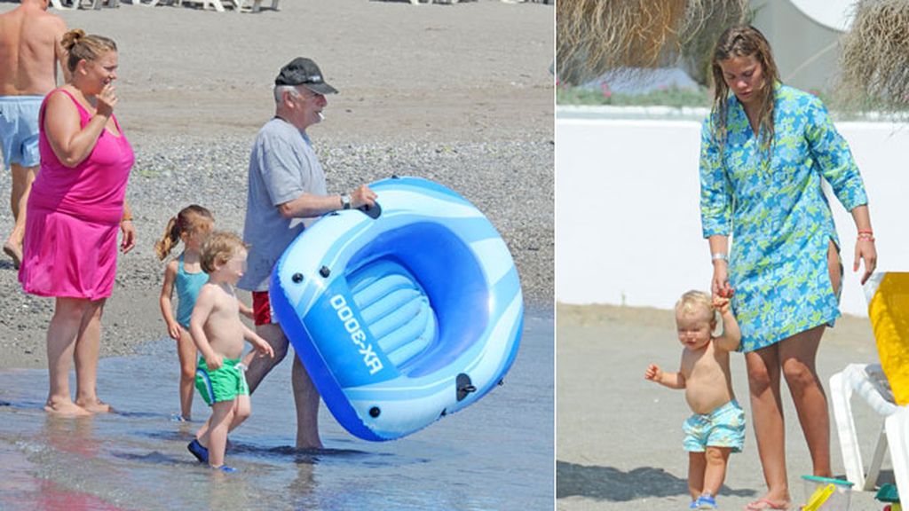 La familia al completo disfruta de unos días de playa
