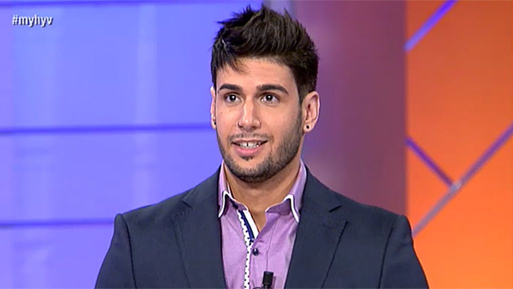 Emma: "Estás raro, pero estás guapo"