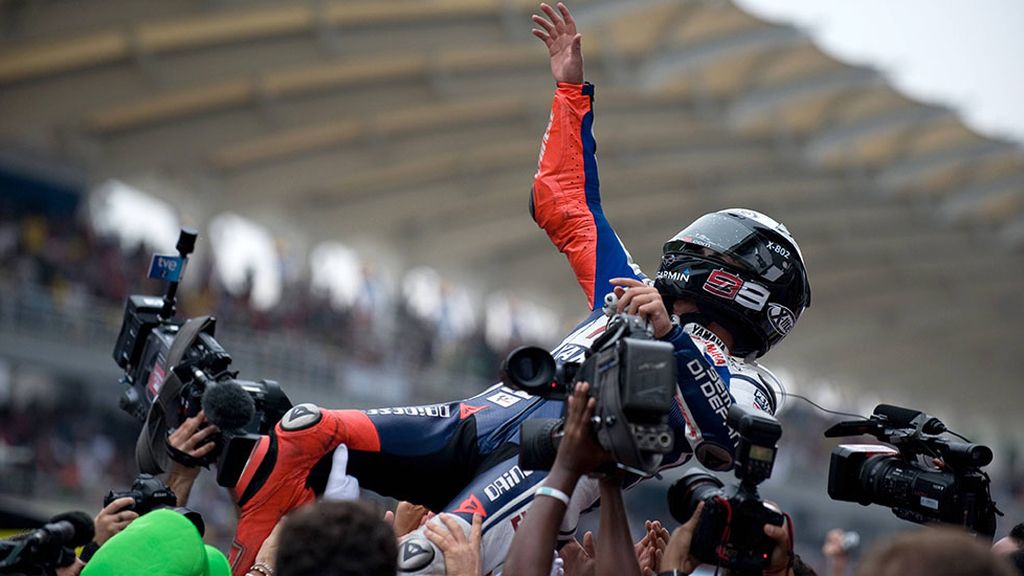 2010, fue el año en el que Lorenzo, se hizo por primera vez con el título de campeón de la máxima categoría