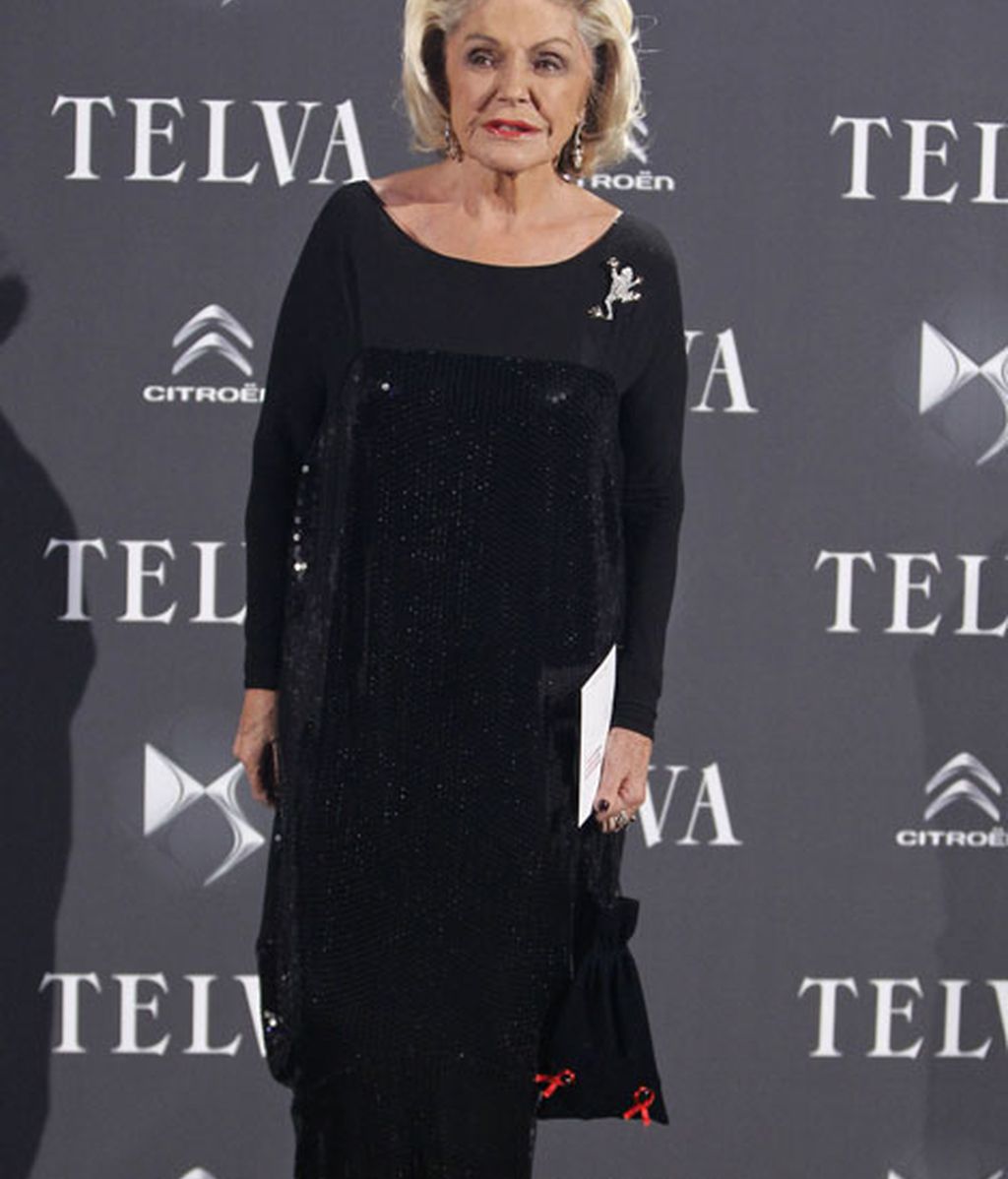 Beatriz de Orleans, vestida de negro