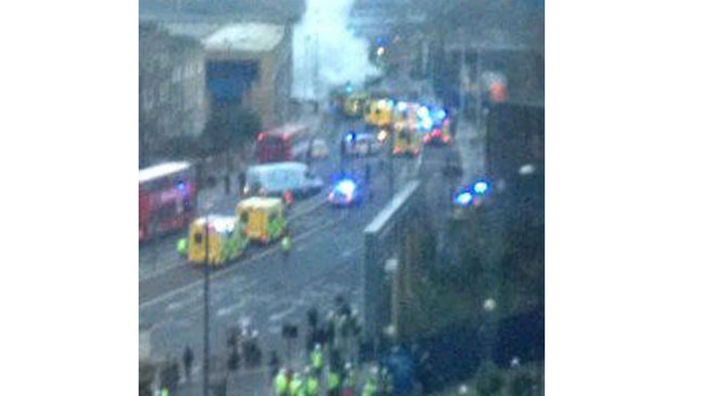 Dos muertos y once heridos al estrellarse un helicóptero en Londres