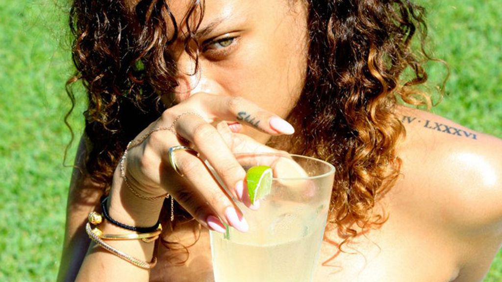 Rihanna es el mejor paparazzi de Rihanna