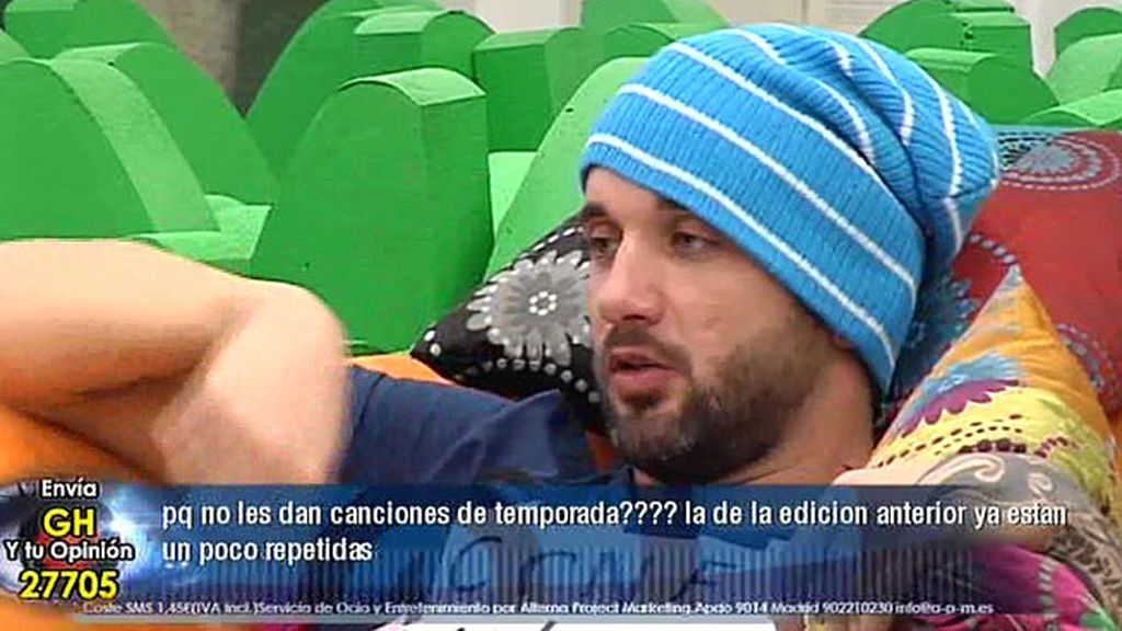 Los chicos no se separan de sus gorros