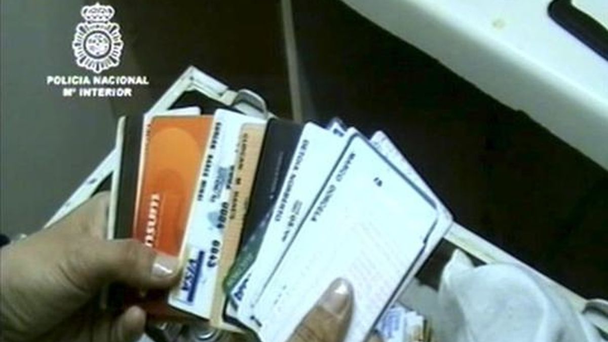 Una operación contra una organización dedicada a la falsificación de tarjetas de crédito. EFE/Archivo