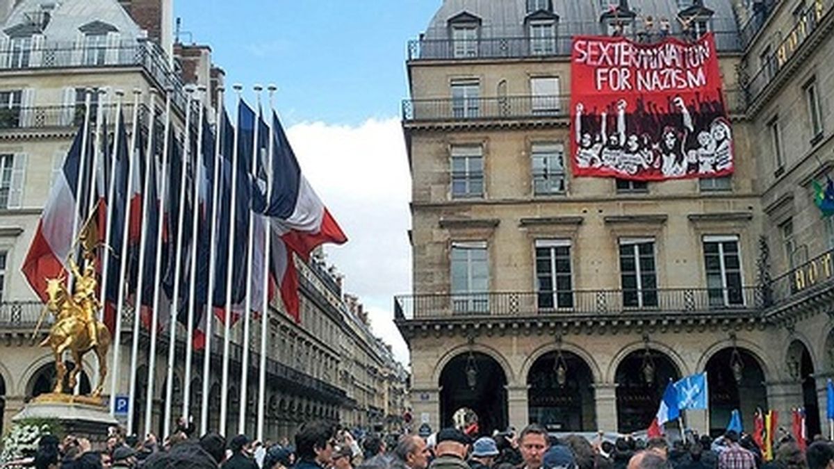 Las Femen alteran una marcha del neonacionalismo en París Las Femen alteran una marcha del neonacionalismo en París