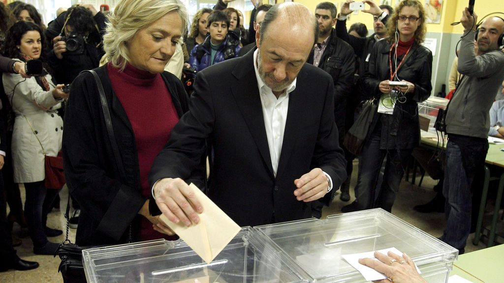 Alfredo Pérez Rubalcaba vota en Majadahonda