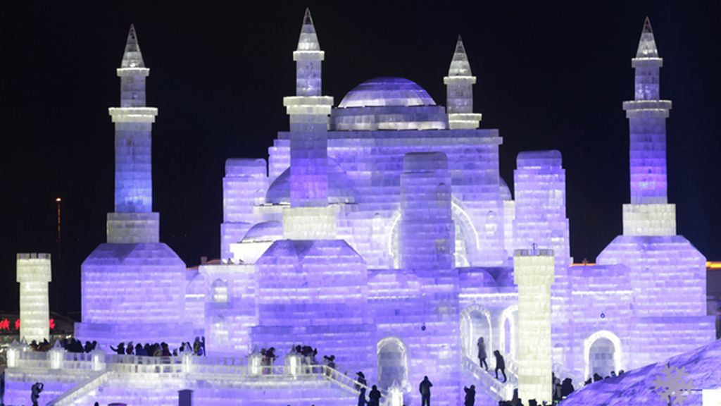 Las increíbles obras talladas en hielo y nieve del Festival de Harbin