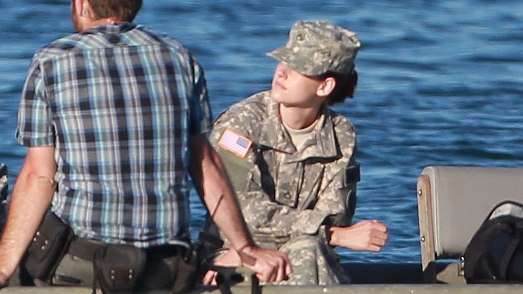 La ex de Robert Pattinson disfruta del sol mientras graba su nueva película