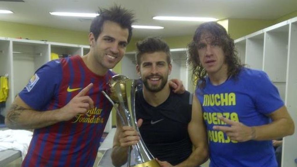 Pique, Puyol y Cesc con la copa