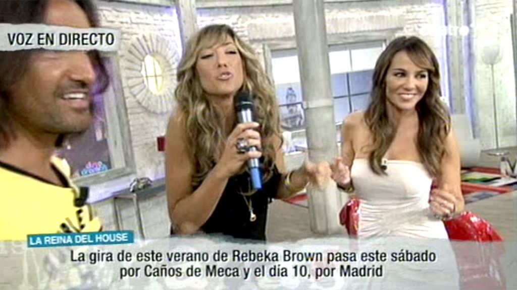 Ruth, sorprendida por su hermana, la cantante Rebeka Brown