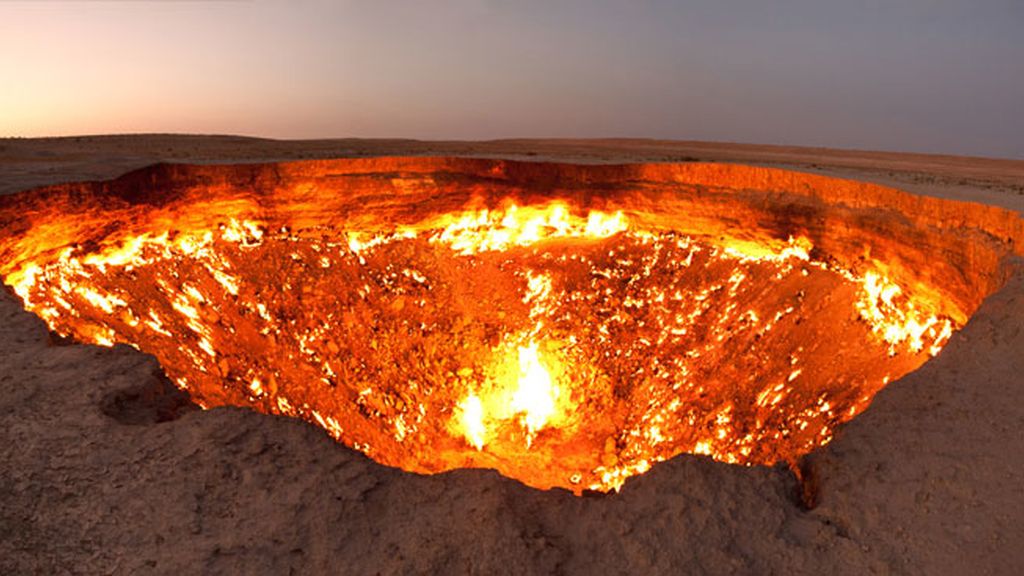 La Puerta al Infierno o cráter de Darvanza en el desierto de Karakum