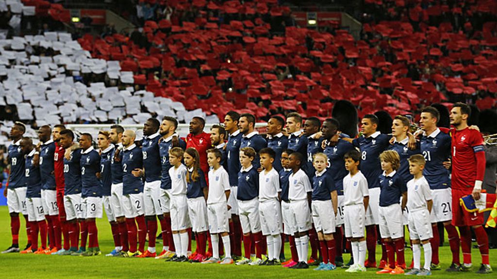 El himno francés fue cantado por todo el estadio
