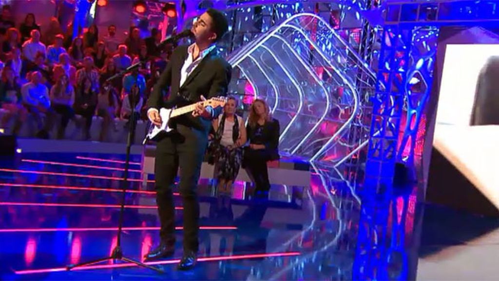 El cantante ha dedicado a María Luisa el tema 'Ella vive en mí'