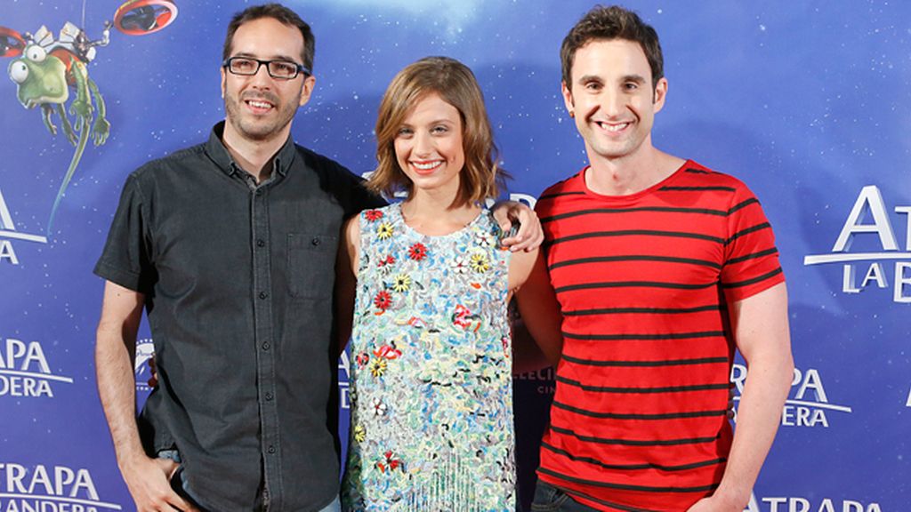 El director Enrique Gato, flanqueado por sus dos voces de lujo: Michelle Jenner y Dani Rovira