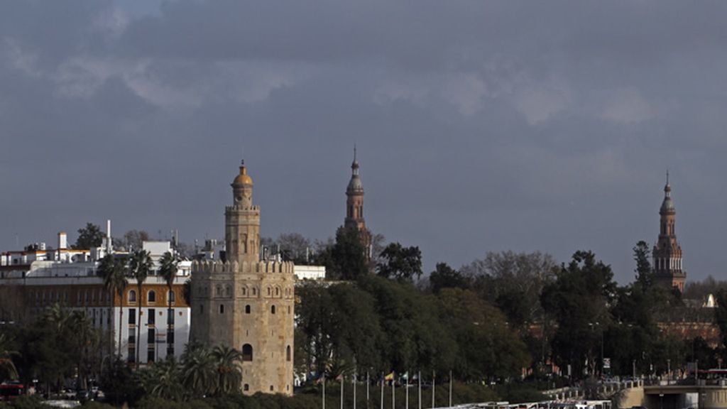 Raimundo Amador se pasea por las calles de Triana, su vista favorita